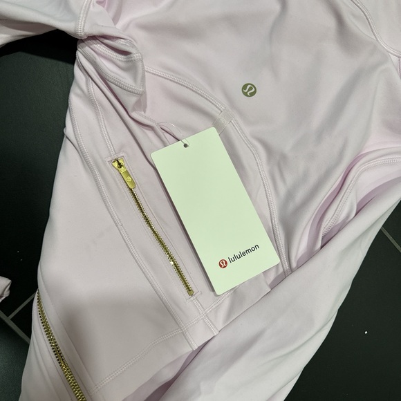Lululemon cropped define Jacket with Gold Zipper in pink organza - Picture 5 of 6